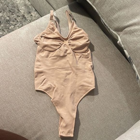 SKIMS SEAMLESS SCULPT THONG BODYSUIT - S/M - Picture 5 of 7